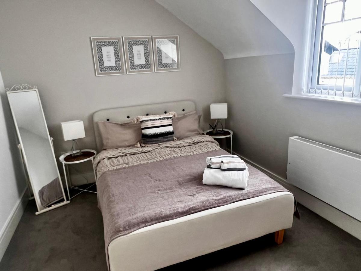 Lakeside Lux Bedroom With Parking, M4 Jct 11, Next To Train Station Ридинг Экстерьер фото