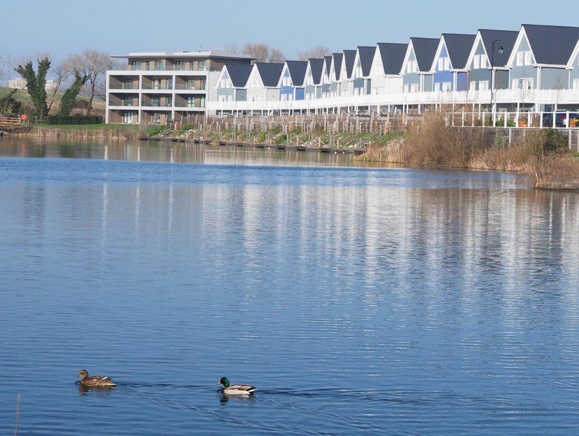 Lakeside Lux Bedroom With Parking, M4 Jct 11, Next To Train Station Ридинг Экстерьер фото