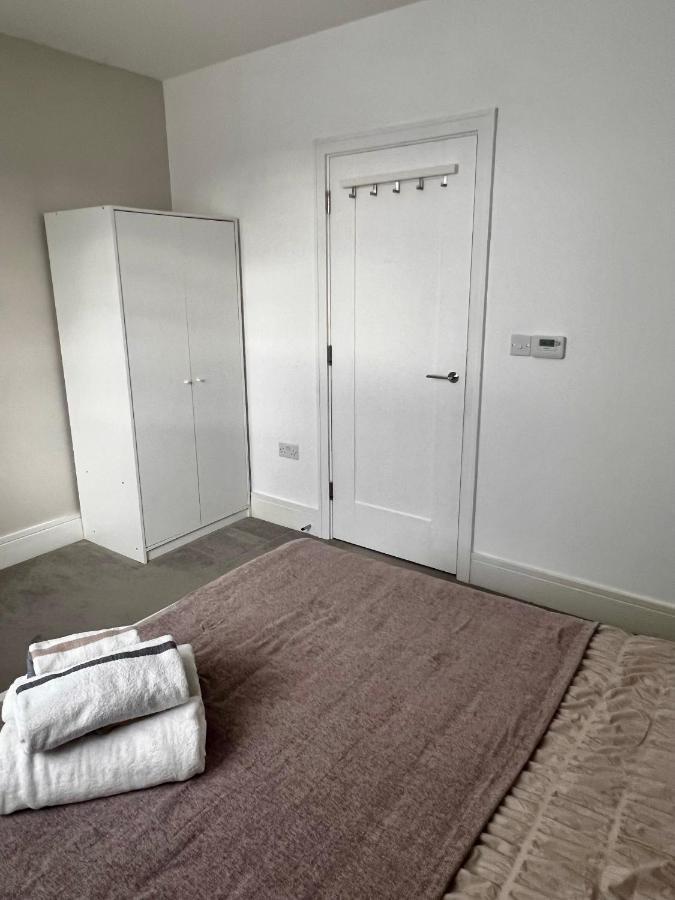 Lakeside Lux Bedroom With Parking, M4 Jct 11, Next To Train Station Ридинг Экстерьер фото