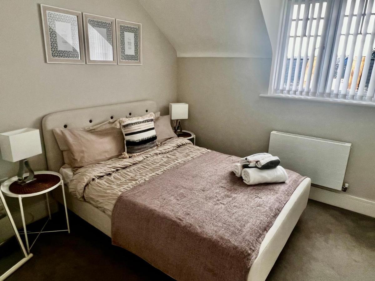 Lakeside Lux Bedroom With Parking, M4 Jct 11, Next To Train Station Ридинг Экстерьер фото