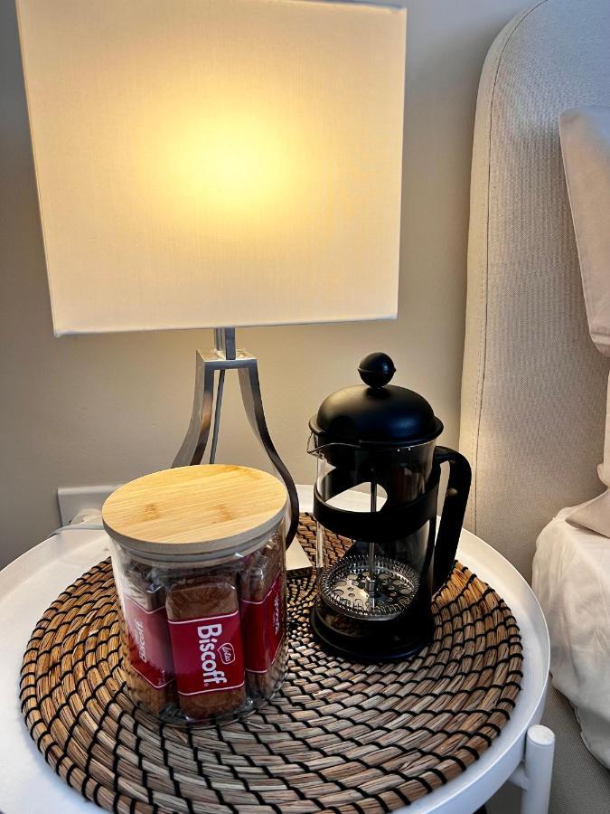 Lakeside Lux Bedroom With Parking, M4 Jct 11, Next To Train Station Ридинг Экстерьер фото