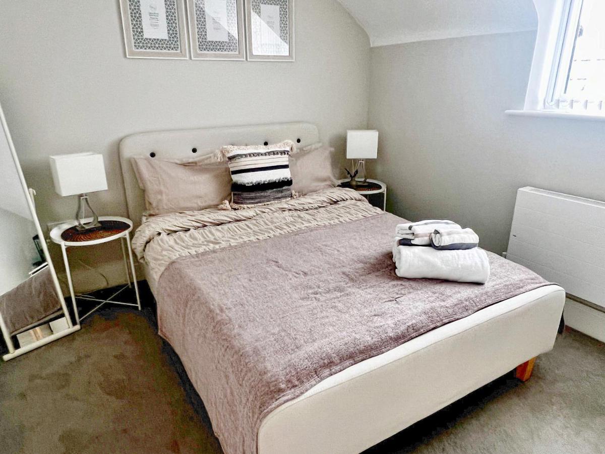 Lakeside Lux Bedroom With Parking, M4 Jct 11, Next To Train Station Ридинг Экстерьер фото