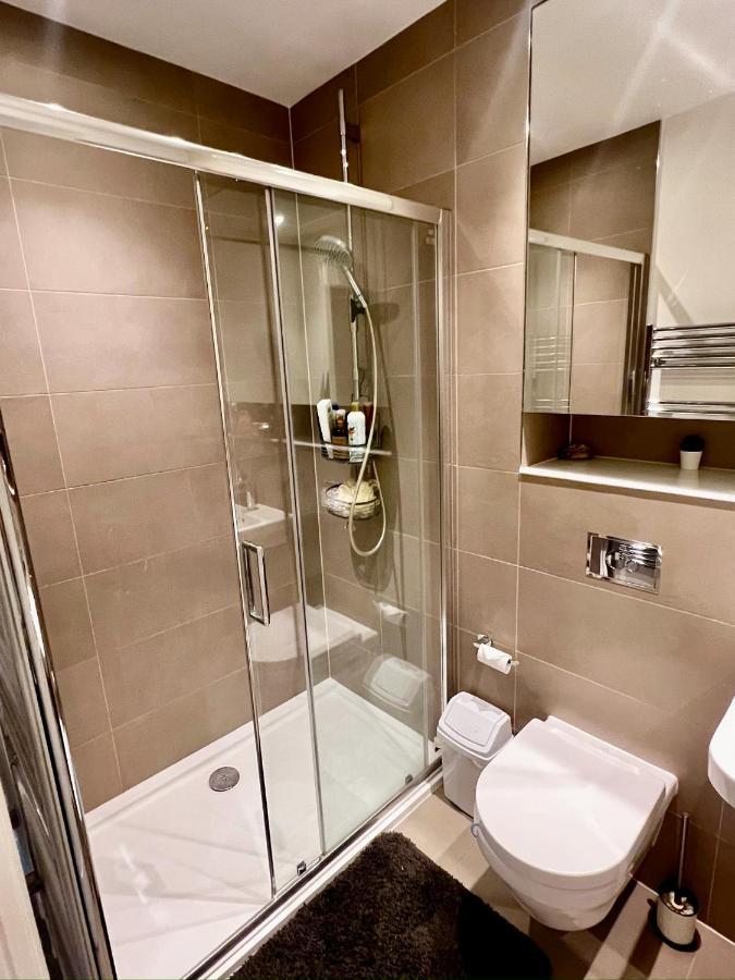 Lakeside Lux Bedroom With Parking, M4 Jct 11, Next To Train Station Ридинг Экстерьер фото