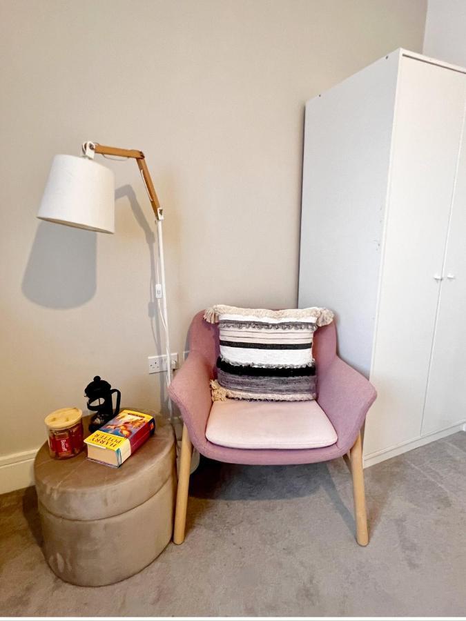 Lakeside Lux Bedroom With Parking, M4 Jct 11, Next To Train Station Ридинг Экстерьер фото
